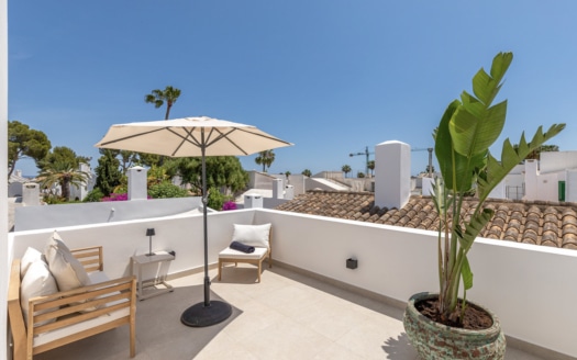 Elegante villa estilo casa de playa con vistas al mar en Sol de Mallorca