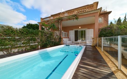 Semi-detached house in Bahia Blava with jacuzzi and sea views over the bay of Palma