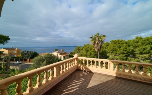 Casa adosada en Bahia Blava con jacuzzi y vistas al mar sobre la bahia de Palma