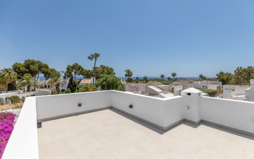 Elegante villa estilo casa de playa con vistas al mar en Sol de Mallorca