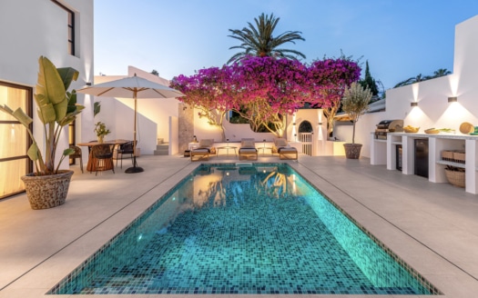 Elegante villa estilo casa de playa con vistas al mar en Sol de Mallorca