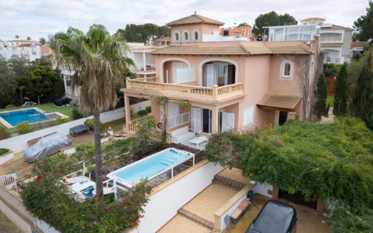 Casa adosada en Bahia Blava con jacuzzi y vistas al mar sobre la bahia de Palma