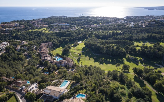 Ático en Bendinat con impresionantes vistas al mar y al campo de golf