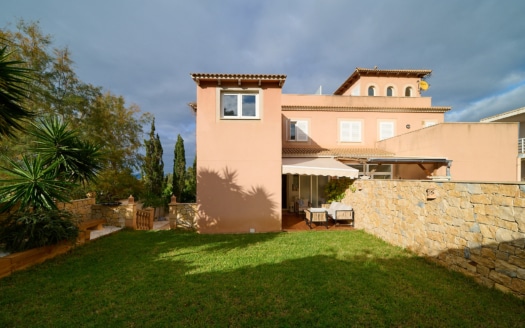 Semi-detached house in Bahia Blava with jacuzzi and sea views over the bay of Palma