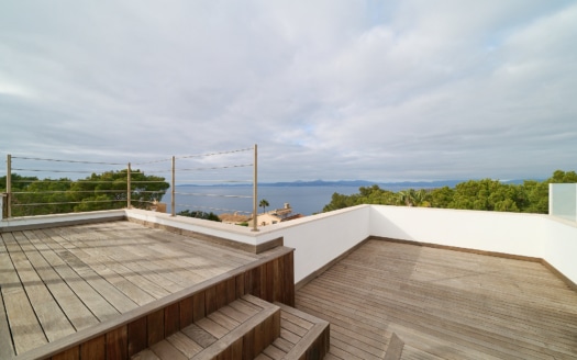 Semi-detached house in Bahia Blava with jacuzzi and sea views over the bay of Palma