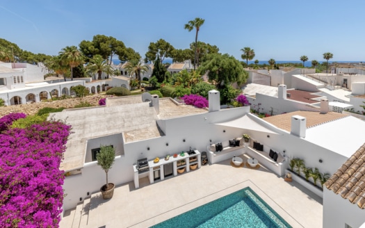 Elegante villa estilo casa de playa con vistas al mar en Sol de Mallorca