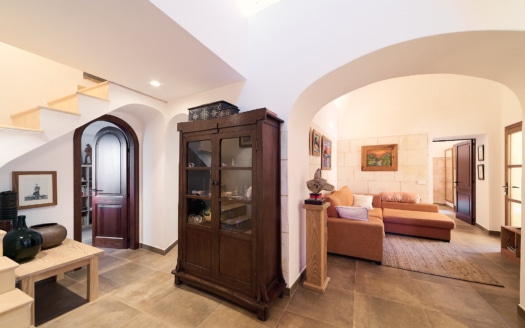 Lovingly renovated mill in Costitx from the 18th century after complete refurbishment