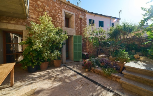 Lovingly renovated mill in Costitx from the 18th century after complete refurbishment