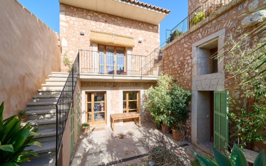 Lovingly renovated mill in Costitx from the 18th century after complete refurbishment