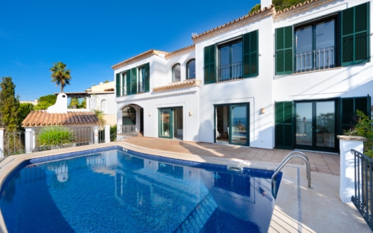 Chalet en Camp de Mar con piscina y vistas al mar incl. proyecto de modernización