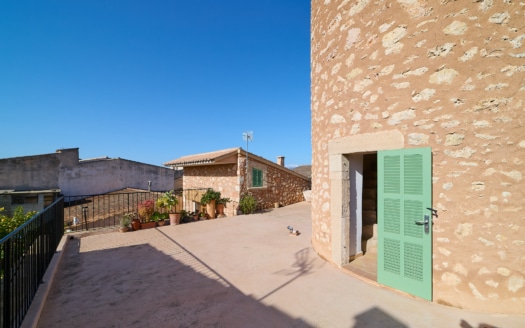 Lovingly renovated mill in Costitx from the 18th century after complete refurbishment