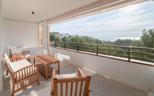 Kernsaniertes Penthouse in Cas Catala mit fantastischem Weitblick auf das Meer