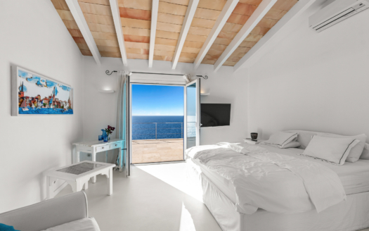 Lujosa villa en primera línea de mar en ubicación de ensueño de La Mola - Port d'Andratx