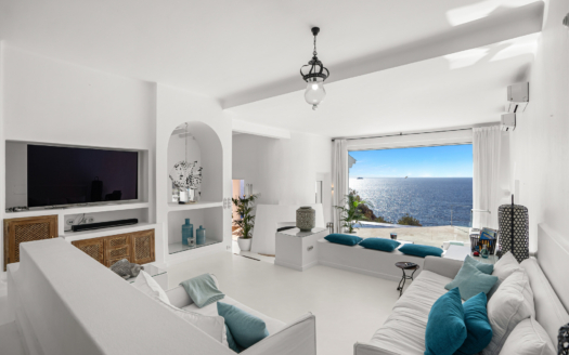Lujosa villa en primera línea de mar en ubicación de ensueño de La Mola - Port d'Andratx