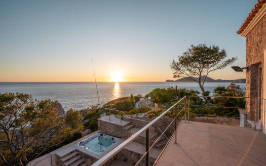 Lujosa villa en primera línea de mar en ubicación de ensueño de La Mola - Port d'Andratx