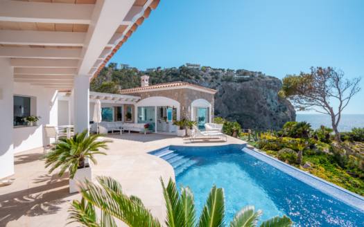 Lujosa villa en primera línea de mar en ubicación de ensueño de La Mola - Port d'Andratx