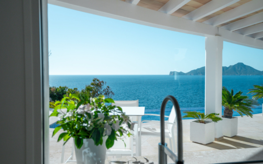 Lujosa villa en primera línea de mar en ubicación de ensueño de La Mola - Port d'Andratx