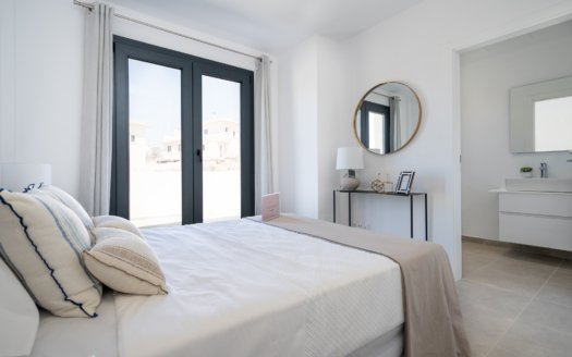 Casa adosada de nueva construcción en Cala Romántica en un moderno complejo residencial