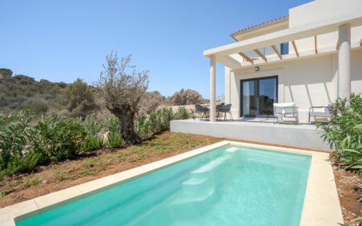 Large semi-detached house near Cala Romantica in new residential complex