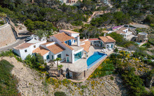 Lujosa villa en primera línea de mar en ubicación de ensueño de La Mola - Port d'Andratx