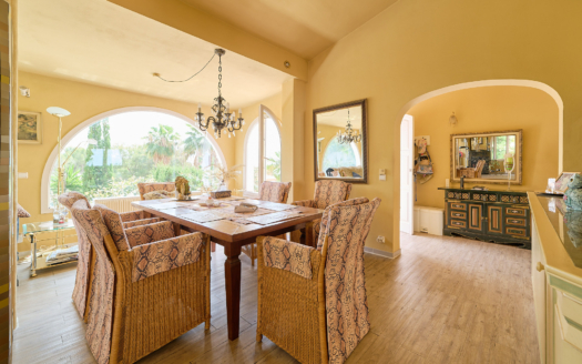 Chalet in der Costa de la Calma mit Meerblick, Pool und Einliegerwohnung zur Sanierung