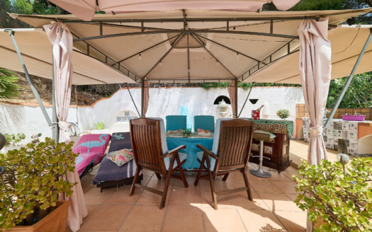 Chalet en Costa de la Calma con vistas al mar, piscina y apartamento para reformar