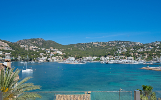 Einzigartiges Penthouse-Projekt mit Investitionspotenzial in Puerto de Andratx über 3 Etagen