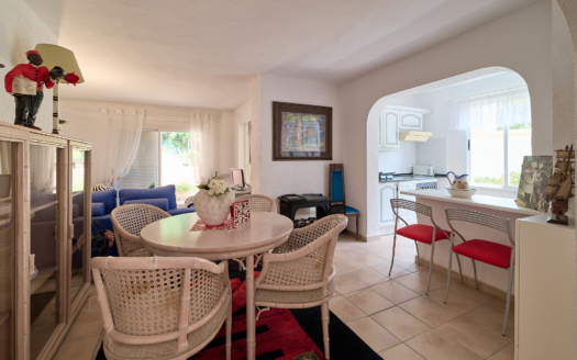 Chalet in der Costa de la Calma mit Meerblick, Pool und Einliegerwohnung zur Sanierung