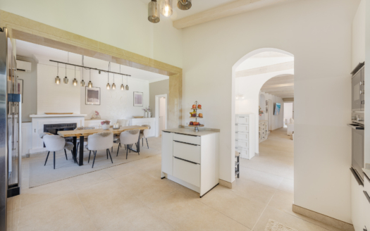 Finca con casas de huéspedes y vistas panorámicas cerca de Binissalem