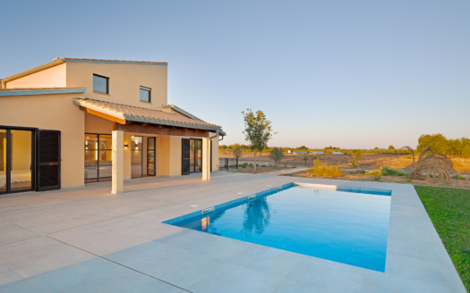Exklusive Neubau-Finca in Santa Maria del Camí mit Pool und viel Charme