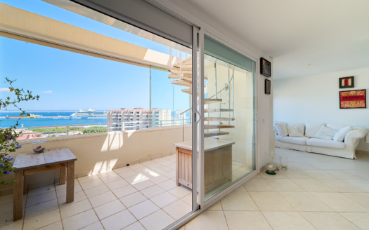 Ático en Palma con vistas al mar y al puerto y una fantástica terraza de 360° en la azotea