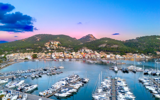 Plot with building permit and project in Puerto de Andratx - start of construction immediately