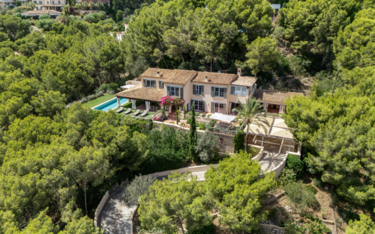 Finca en Camp de Mar con piscina y 3 parcelas adicionales