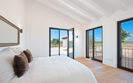 Exklusive Neubau-Finca in Santa Maria del Camí mit Pool und viel Charme