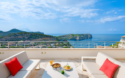 Exclusive penthouse in Port Andratx in a private, elegant residential complex