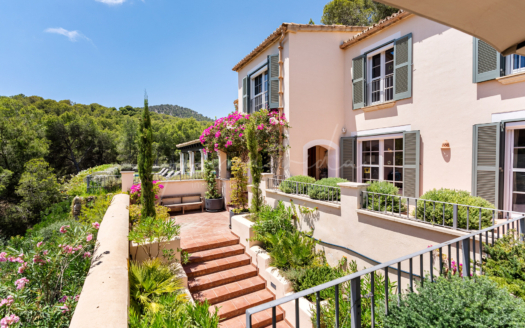 Finca en Camp de Mar con piscina y 3 parcelas adicionales