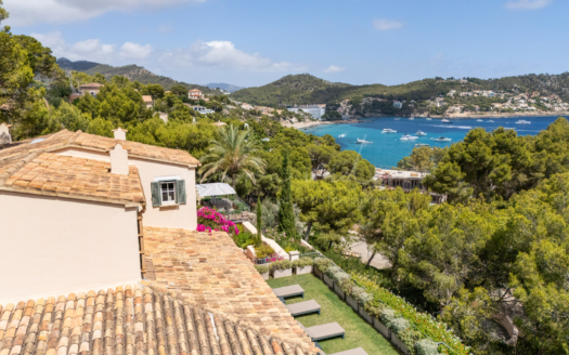 Finca en Camp de Mar con piscina y 3 parcelas adicionales