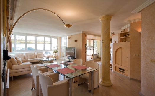 Penthouse in ruhiger Gegend in Cas Catala mit sagenhaftem Meerblick