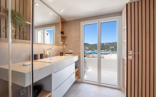 Exklusives Design-Townhouse über dem Hafen von Port d’Andratx