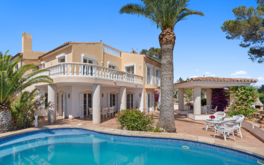 Villa con potencial en Port Andratx con vistas al mar en una ubicación privilegiada como inversión