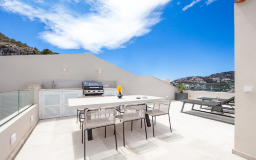 Enjoy alfresco dining with stunning mountain views.