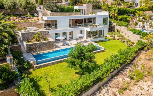 Exclusiva villa de diseño con piscina y vistas al mar en Port d’Andratx